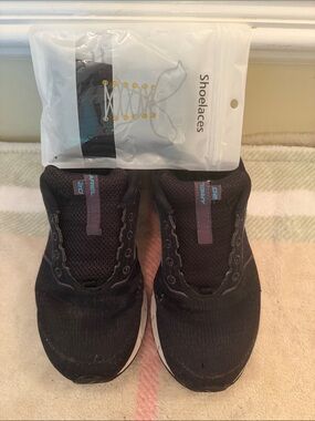Brooks women’s Black Sneakers with Teal Tabs